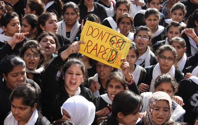 Gegen Gewalt und Ungleichheit: Frauen demonstrieren in Indien, wo Ende 2012 eine Protestwelle anlässlich der Vergewaltigung und dem Tod einer jungen Studentin aufflammte