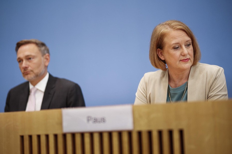 Familienministerin beim Fremdschämen: Lisa Paus neben Christian Lindner