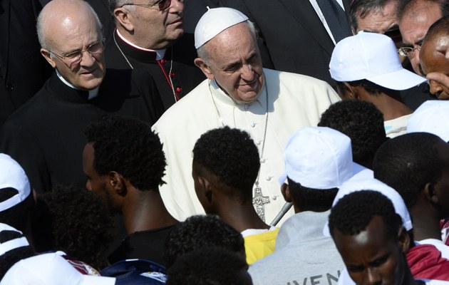 Besuch mit Signalwirkung: Papst Franziskus auf der kleinen Insel etwa 130 Kilometer vor Tunesien