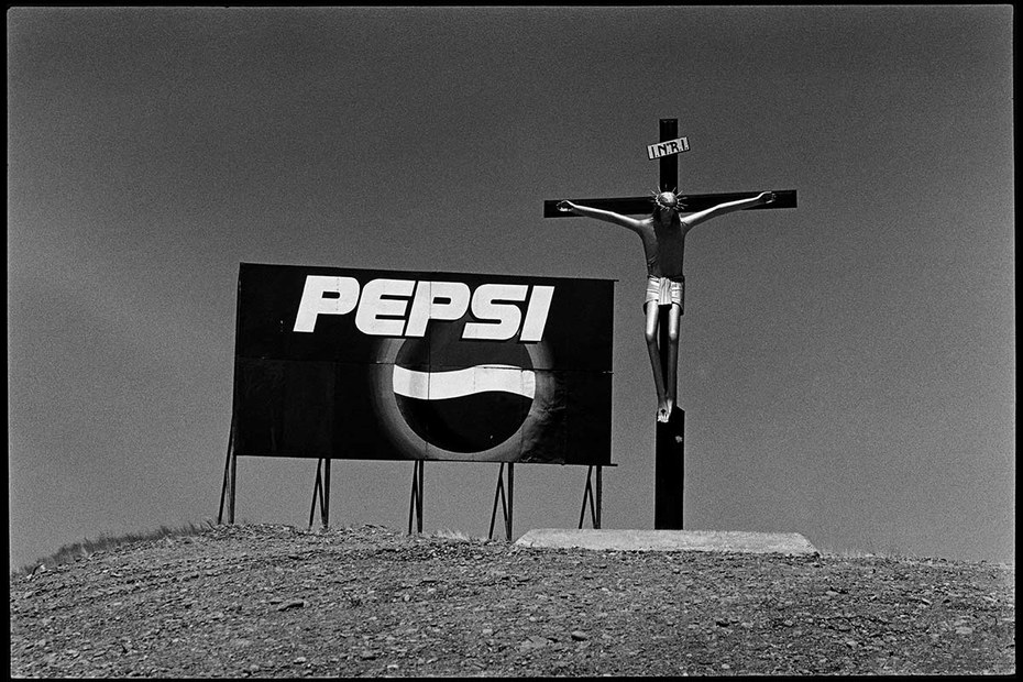 Ist Pepsi populärer als Jesus? Jedenfalls ist das Schild breiter