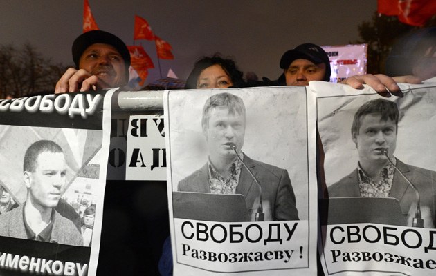 Wie Ilja Ponomarew setzen sich auch Demonstranten in Moskau für die Freilassung des Oppositionellen Raswosschajew ein