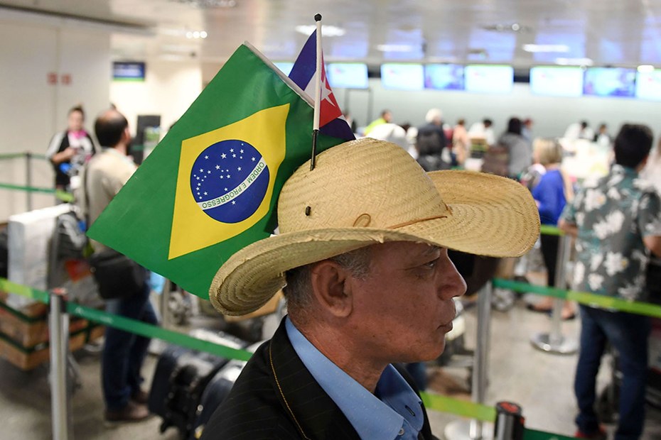 Abschied am Airport Brasilia – ein kubanischer Arzt vor dem Rückflug nach Havanna