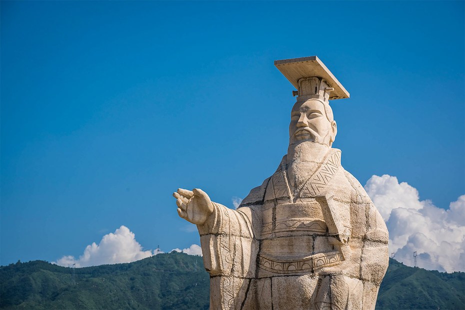Alles, was unter dem Himmel ist: Konfuzius-Statue