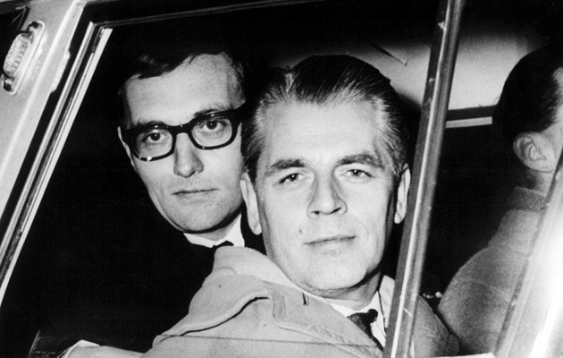 Rudolf Augstein (l.) und Conrad Ahlers nach ihrer Freilassung im Februar 1963