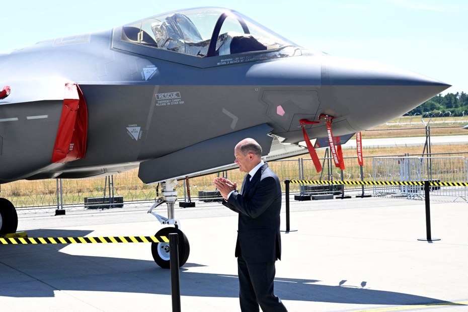 Bundeskanzler Olaf Scholz vom US-Kampfjet F-35 überzeugt