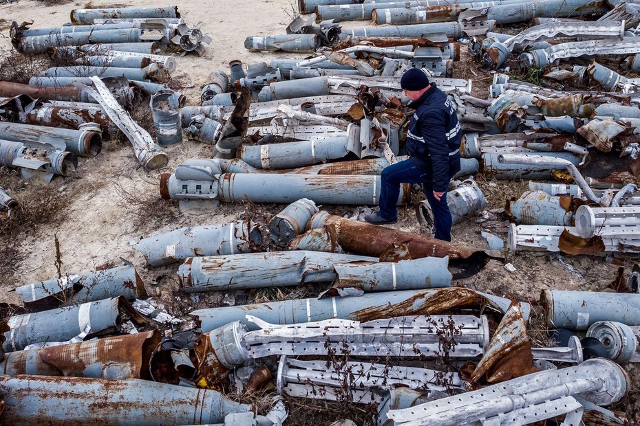 Granaten und Raketen, die die russische Armee bei ihrem Angriff auf die zweitgrößte ukrainische Stadt Charkiw eingesetzt hat