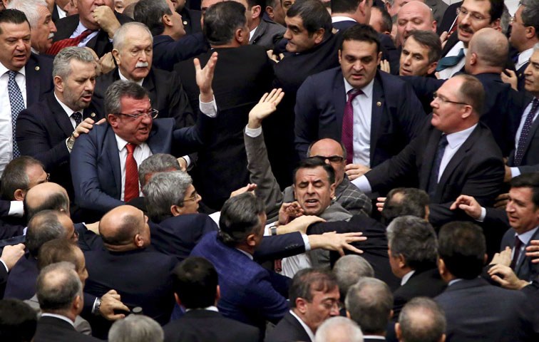 Turbulente Zeiten, auch im türkischen Parlament