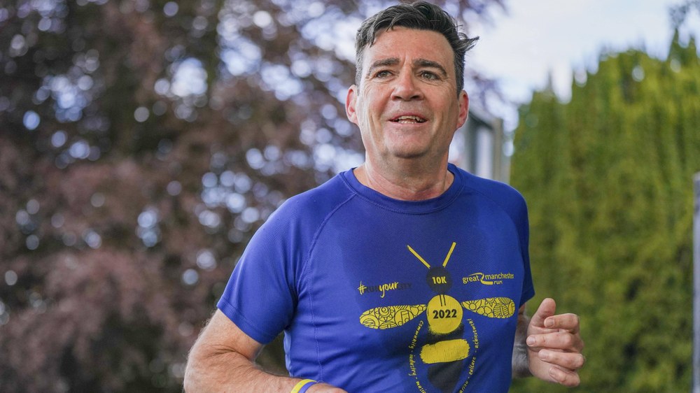Andy Burnham will Keir Starmer mit „aspirationalem Sozialismus“ made in Manchester ablösen