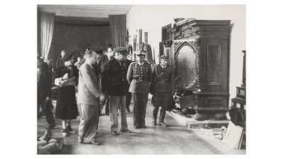 Frühe Ausstellungen zur NS-Besatzung