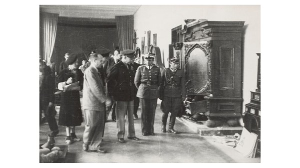 Frühe Ausstellungen zur NS-Besatzung Frühe Ausstellungen zur NS-Besatzung