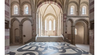 Zeitgenössische Kunst im romanischen Bau