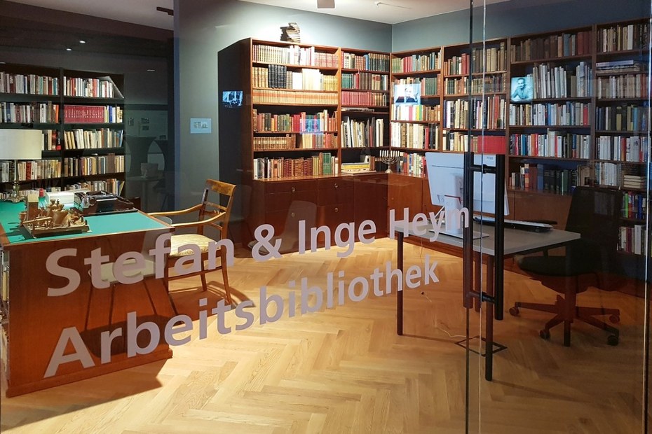 Original-Arbeitsbibliothek von Stefan und Inge Heym im Stefan-Heym-Forum in Chemnitz
