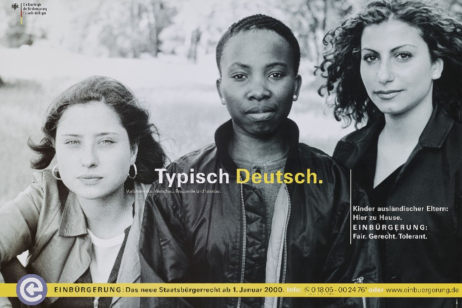 Plakat „Typisch Deutsch“ von der Beauftragten der Bundesregierung für Ausländerfragen, Köln