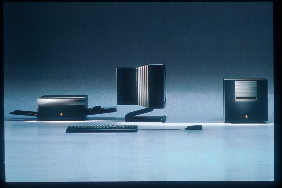 Das NeXT-Computersystem, welches am 12. Oktober 1988 in San Francisco ausgestellt wurde