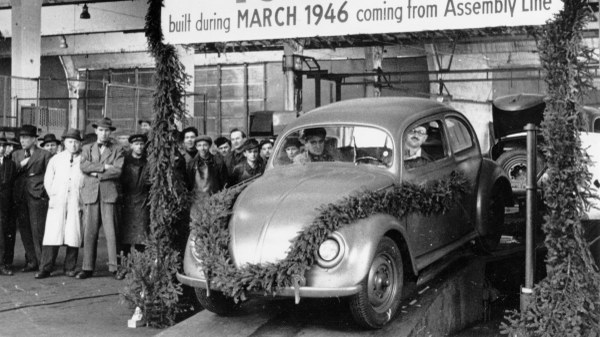 Der 1.000 Käfer rollt im März 1946 in Wolfsburg vom Band Alltag, Hoffnung und Pioniergeist