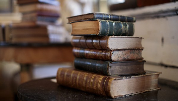 Ein Bücherstapel
