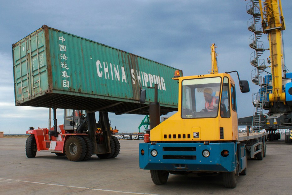 China exportierte im Jahr 2020 Waren im Wert von 2,6 Billionen Euro – damit gilt es als das größte Exportland der Welt.