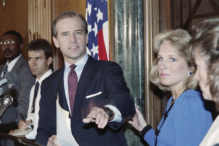 US-Senator Joseph Biden, gibt am 23. September 1987 bekannt, dass er sich aus dem Rennen um die demokratische Präsidentschaftskandidatur zurückzieht.