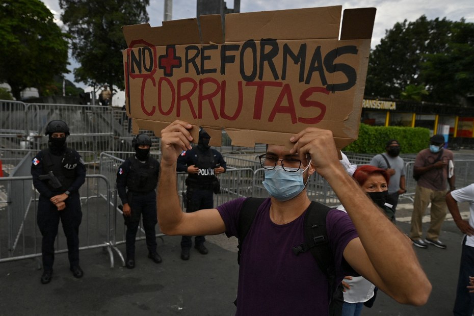 Ein Demonstrant gegen Korruption in Panama City.