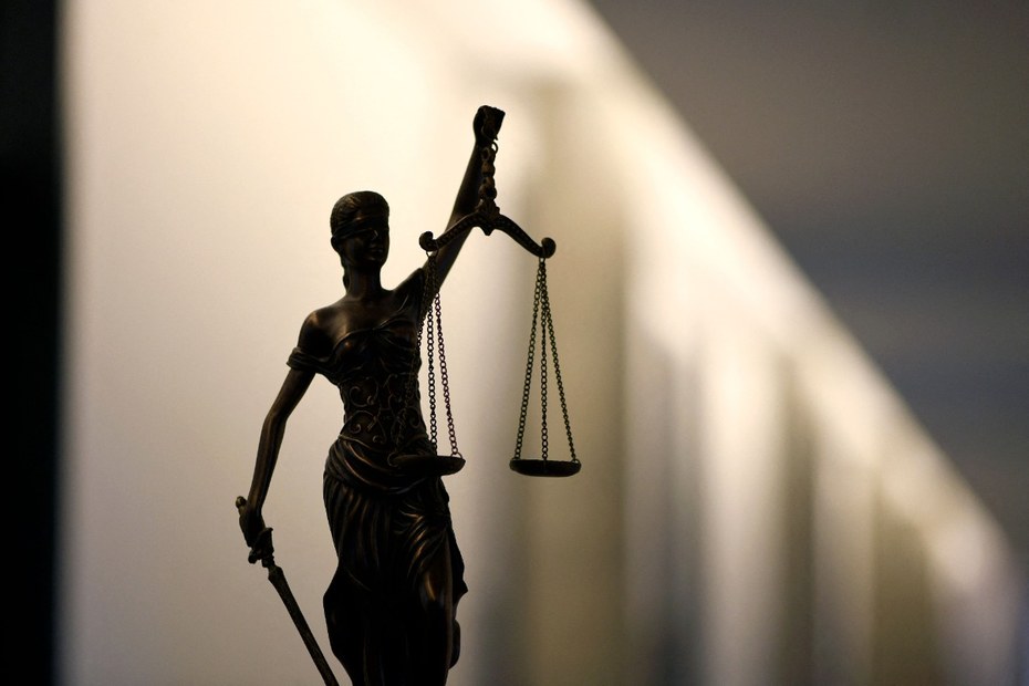 Wahrzeichen der Justiz: Die römische Göttin der Gerechtigkeit und des Rechtswesens – Justitia