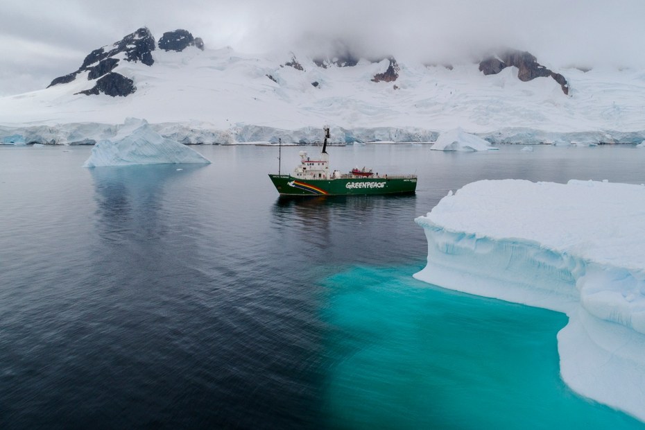 Seit Jahrzehnten setzt sich Greenpeace gegen die Industrialisierung der Arktis ein, u.a. dafür, dass Ölkonzerne wie Shell nicht mehr vor der Küste Alaskas bohren dürfen