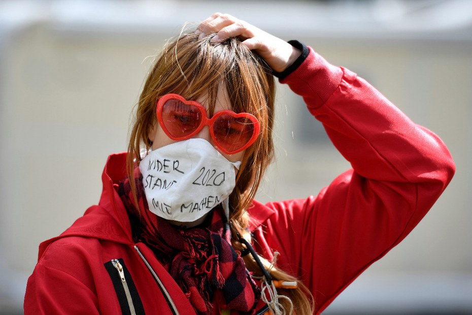 Demonstrantin auf einer „Hygienedemonstration“, die gegen die Maßnahmen zur Eindämmung der Corona-Pandemie im Mai 2020 protestiert.
