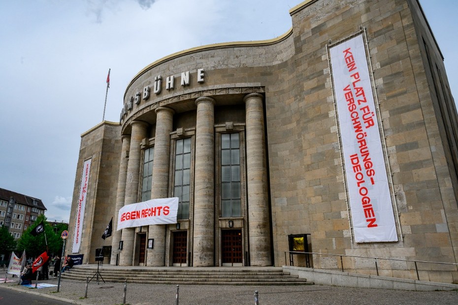 Theater ist immer politisch: Die Volksbühne am Rosa-Luxemburg-Platz