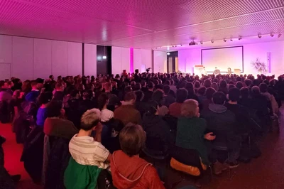 Frühlingsfest de:lux: Anregende Diskussionen