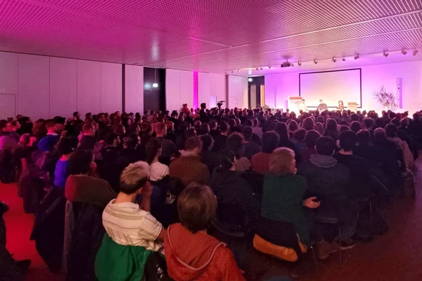 Frühlingsfest de:lux: Anregende Diskussionen