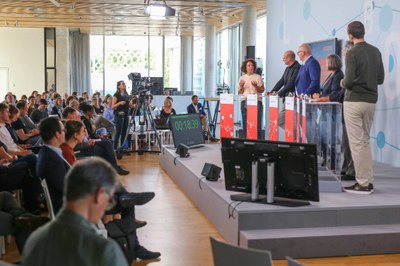 Zur Konferenz