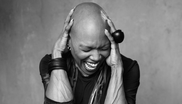 Porträtfoto von Dee Dee Bridgewater.