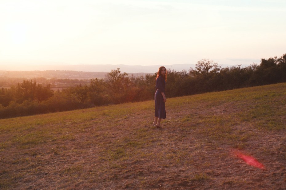 Joan (Isabelle Hupper)