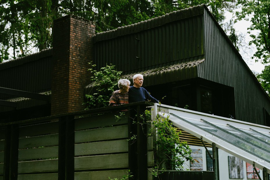 Eva und Dieter Simon in ihrem Haus in Hamburg-Harburg