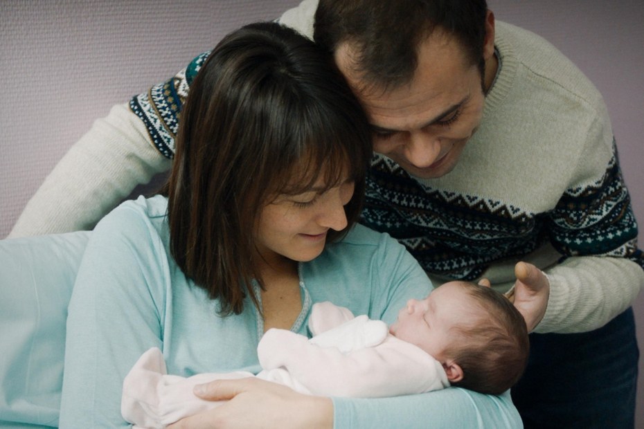 Stolze Eltern: Mathilda (Anaïs Demoustier) und Richard (Jean-Pierre Darroussin) mit ihrer Tochter Gloria.