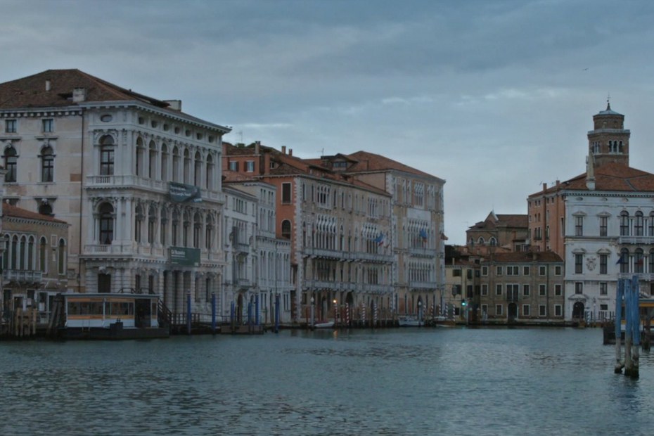 Seltener Anblick: Ein Kanal in Venedig ohne Boote.