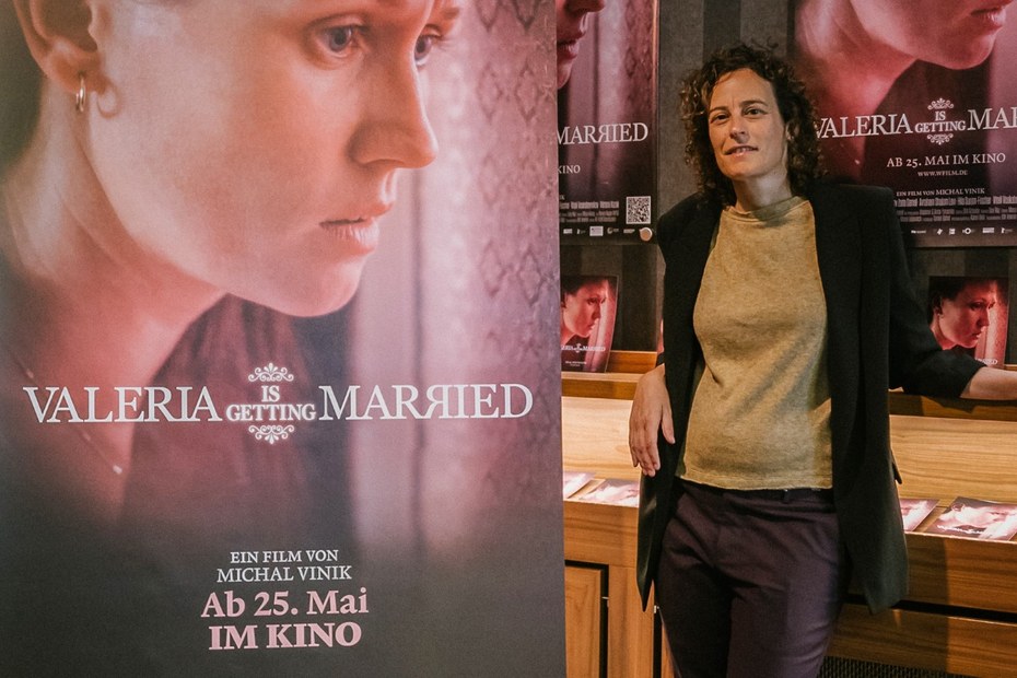 Die Regisseurin Michal Vinik auf der Premiere von „Valeria is getting married“